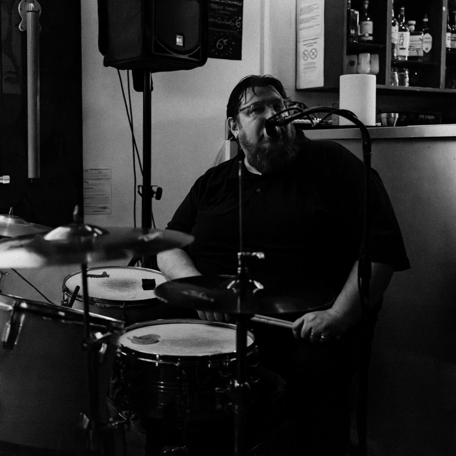 Photographie : Chien de Race & MissT - Café Diskaire - Lille - 7 février 2026, Le Café Diskaire, 79 rue Colbert, Lille (concerts, post-coldwave, coldwave)